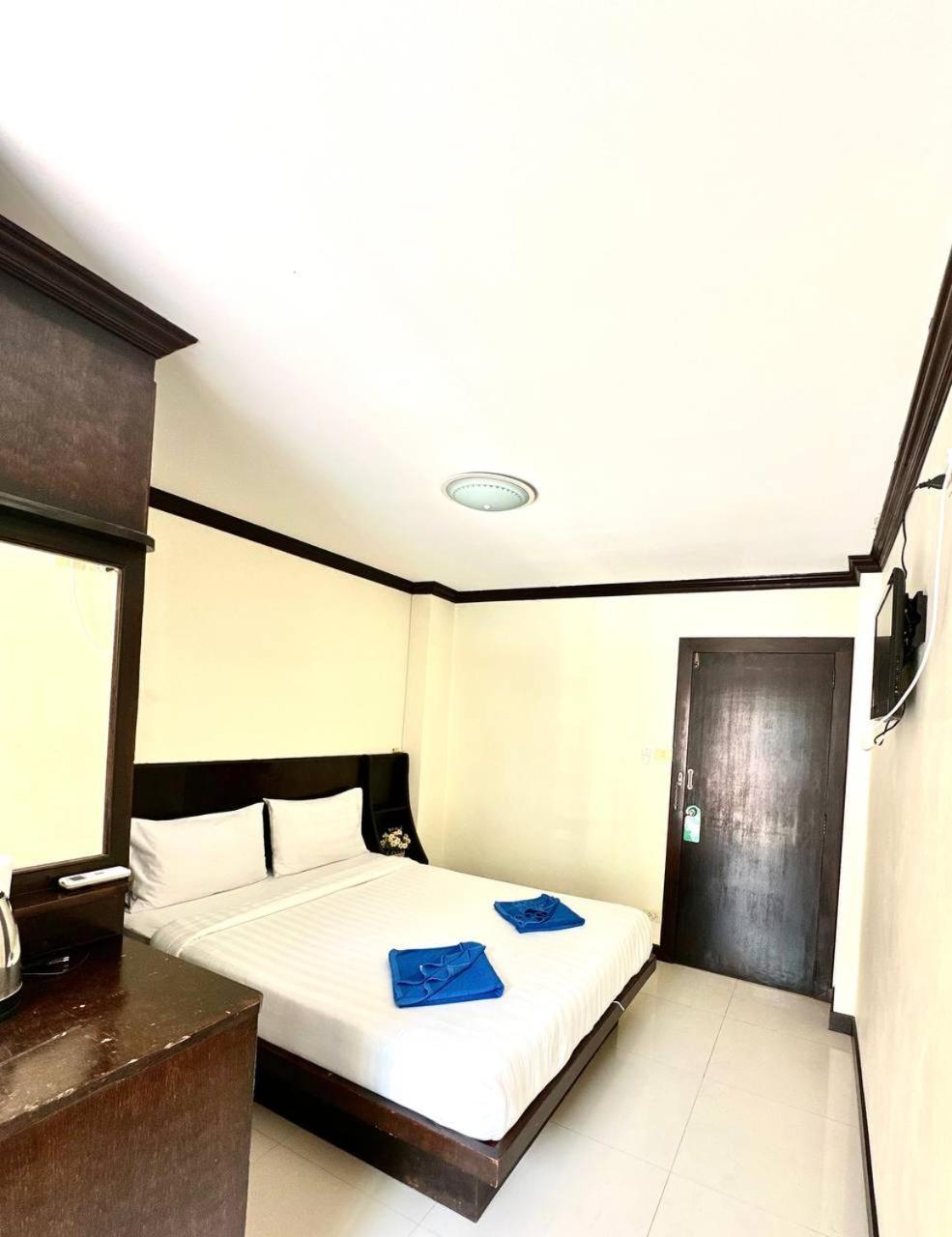 Blueskyhouse Patong Hotel Exterior foto